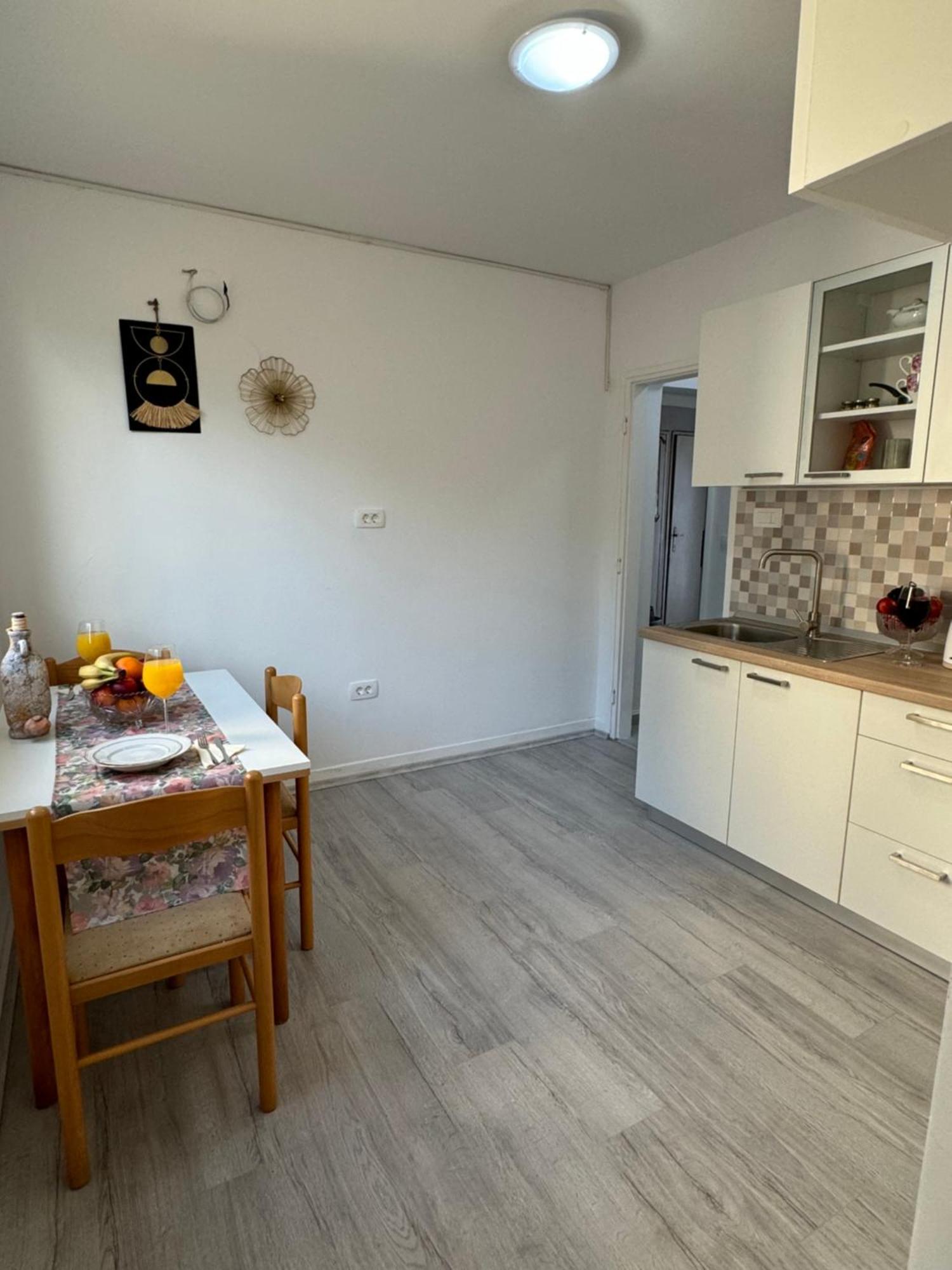 Apartman Laura Плоче Екстериор снимка