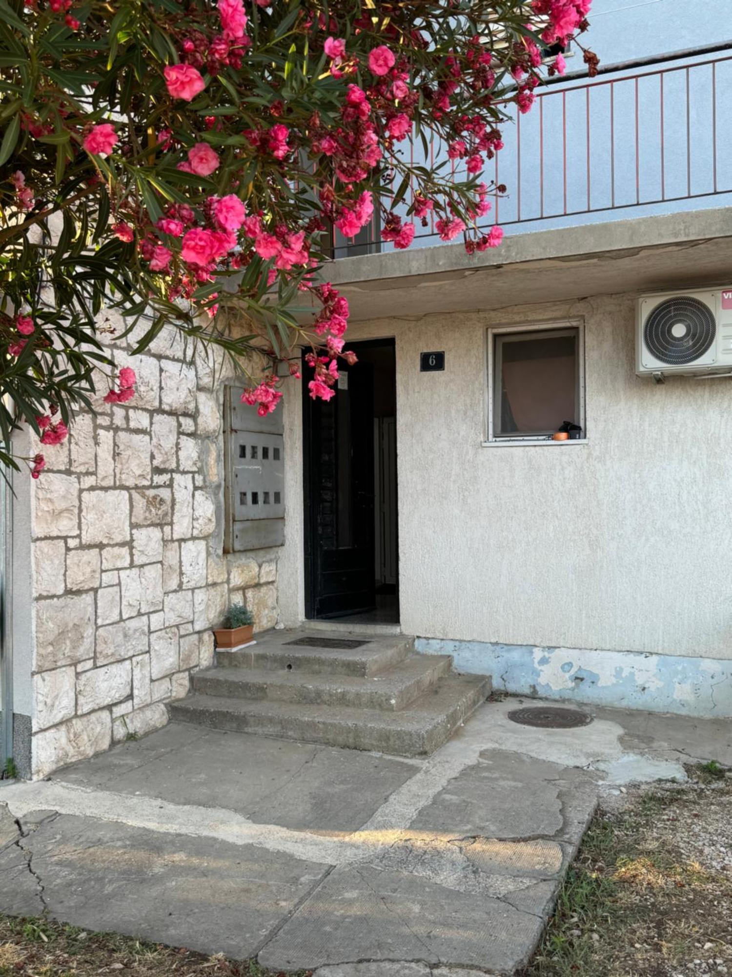 Apartman Laura Плоче Екстериор снимка